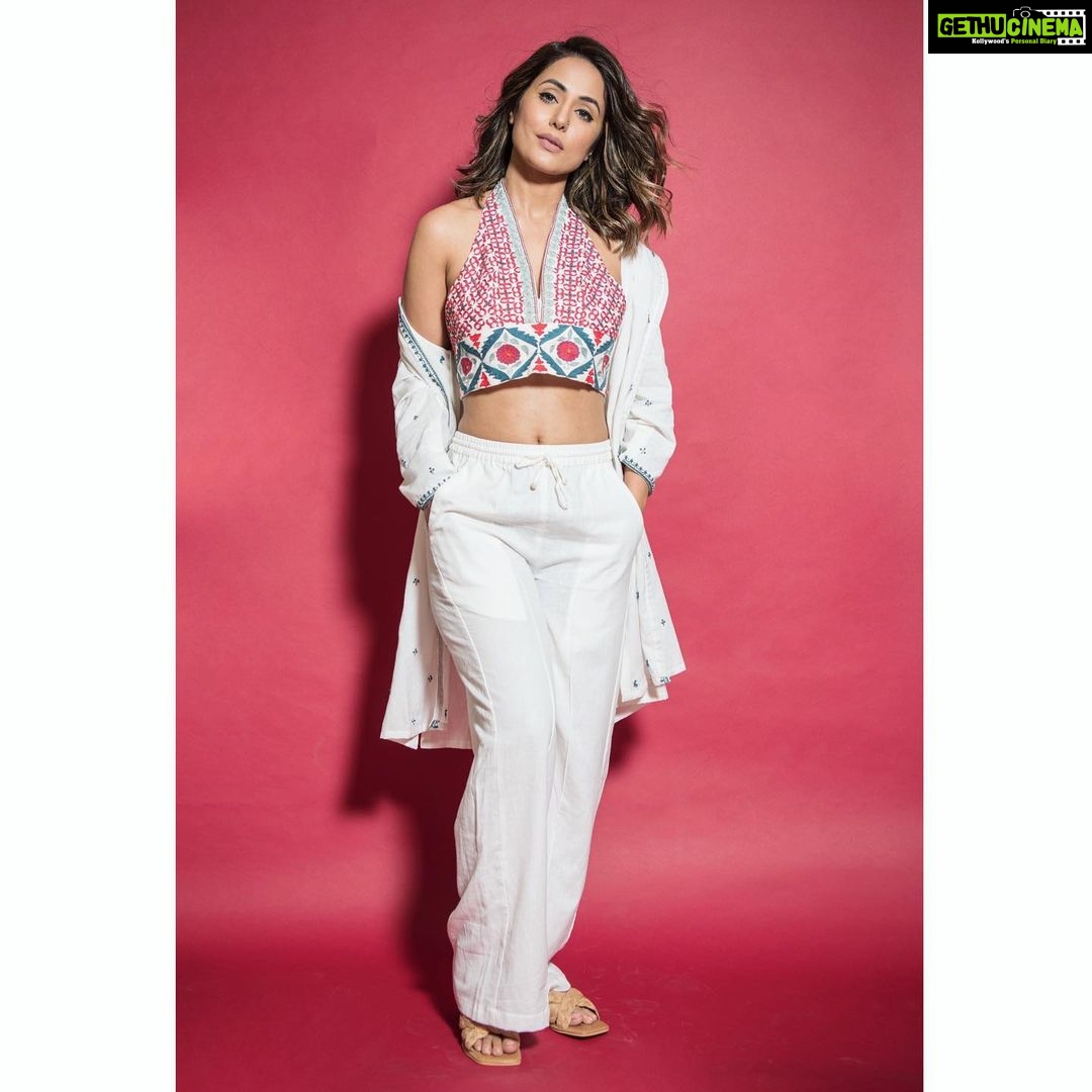 Hina Khan Instagram - And our #SherrKhan is leaving a lil sparkle and magic everywhere she goes! 🌟 Separates @label.sugar Flats @thecaistore Styled by @sayali_vidya 📸 @rishabhkphotography Glamsquad @sachinmakeupartist @sayedsaba #HKBiggBossLookBook #SherrKhanIsBack #ToofaniSeniorHina #BB14 . . ~ #TeamHK
