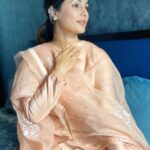 Hina Khan Instagram - Khush Rang Hina Ka Ek Aur Rang.. SAADGI 🌼