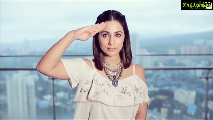 Hina Khan Instagram - I am in love with this spirited salute by @mountaindewin and @sukhwindersinghofficial that reminded me of all those times the bravehearts of this country fought and proved that iss desh ki sadiyon se reet hai, #DarrKeAageJeetHai. Issi junoon se aaj iss mushkil se bhi #JeetengePhirse. Happy Independence day. A salute to this nation!