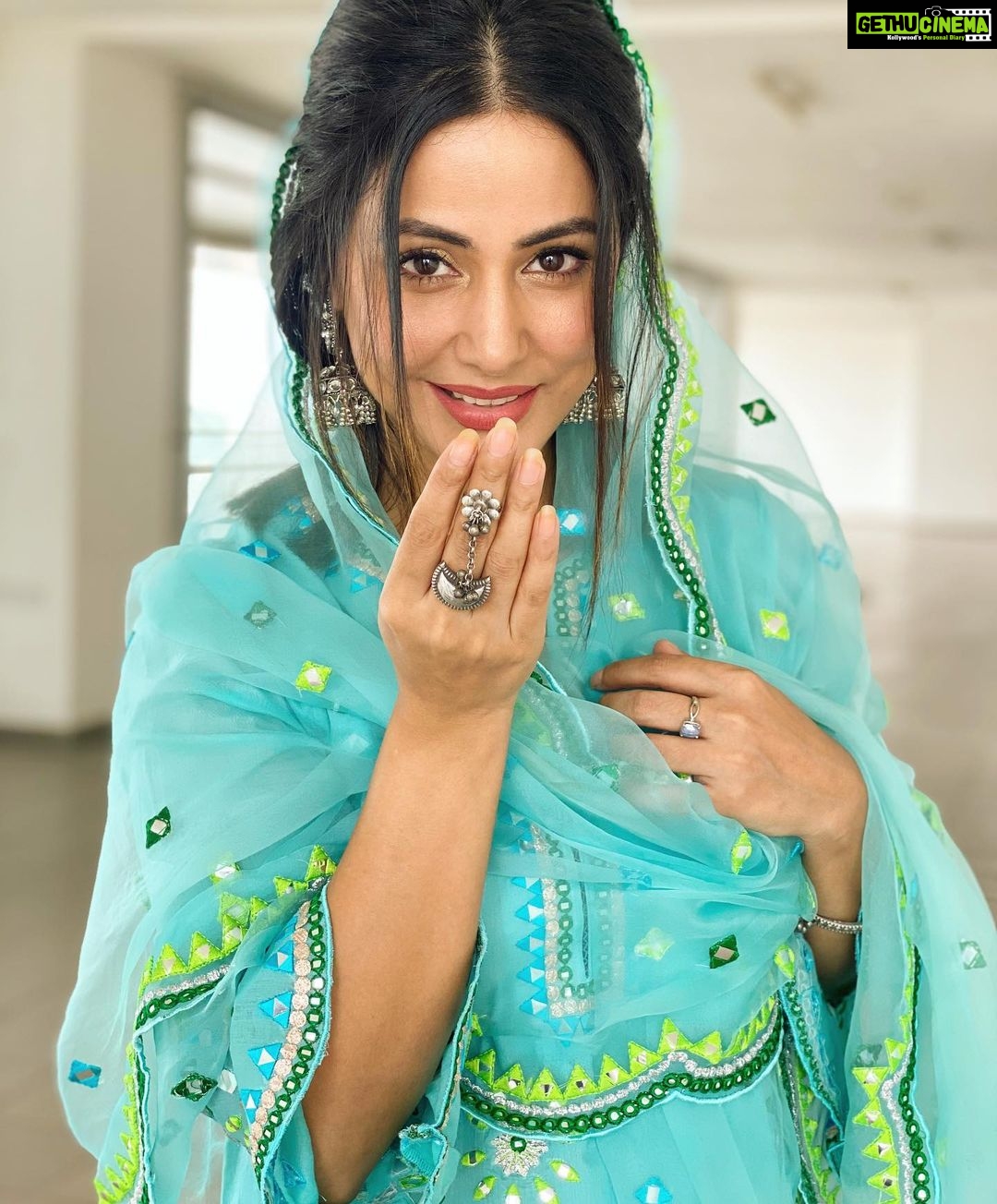 Hina Khan - 726.1K Likes - Most Liked Instagram Photos