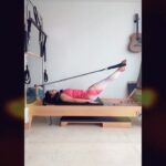 Hina Khan Instagram - Pilates is gaining the mastery of your mind over the complete control of your body..Let’s Strive for progress not perfection.. #WorkInProgress #Pilates #BodyBalance #MindBodyCoordination #Meditation #WorkoutWithHinaKhan #ShortSpineMassage #SemiCircleOnReformer @shefalishirkepilatesfit