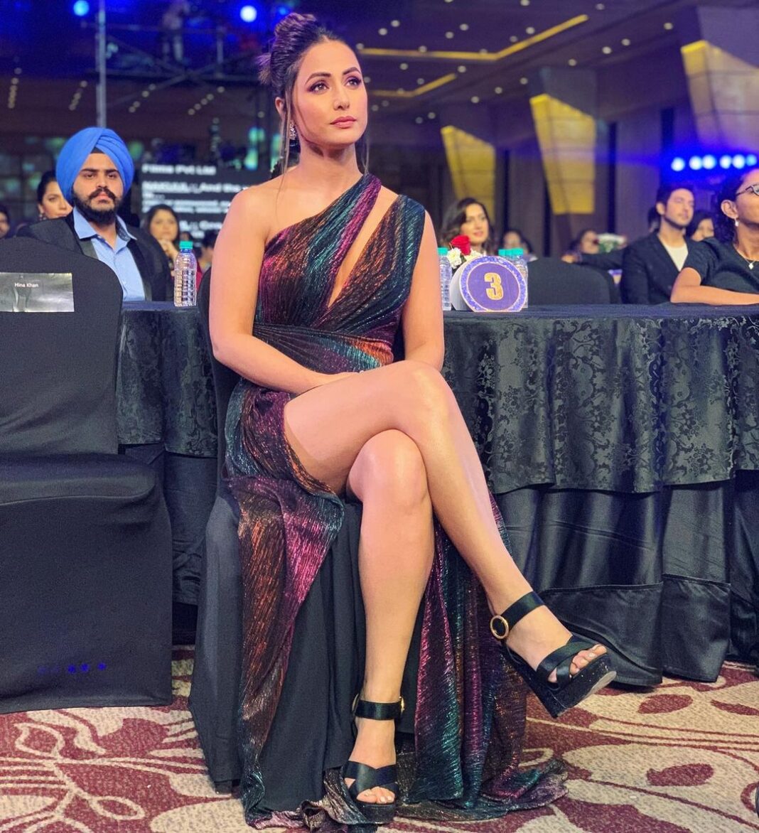 Hina Khan Instagram - #AwardsNight #SunehraRang I miss the Touch Woh bhi kya din the 🏆🥇 This one is from the #IndianTeleAwards It was a komolicious evening 🙏 @indtellyawards