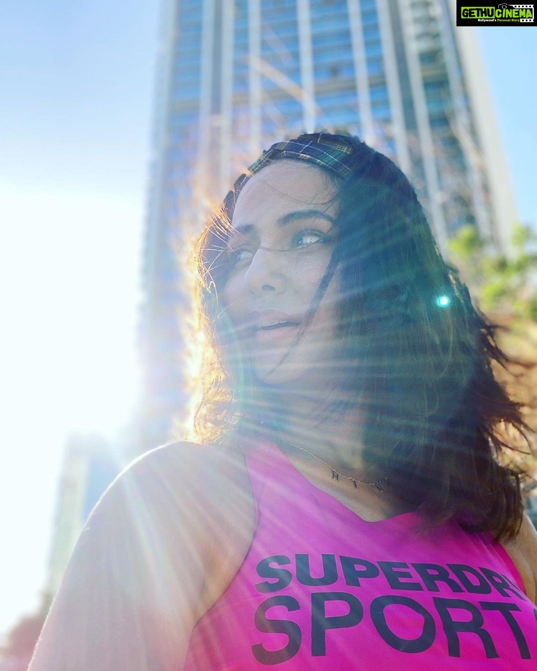 Hina Khan Instagram - Kissed by the Sun 🌞 #WorkOutDiaries