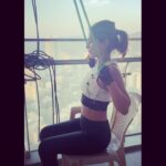 Hina Khan Instagram - #QuarantineWorkout Don’t count the days Make the days count.. #WorkOutInStyle #WorkOutWithHinaKhan
