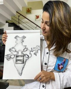Hina Khan Instagram - My next sketch inspired by the current situation of our beloved country. This picture will communicate more than a thousand words and stories rather. This is the time when India is facing another difficult challenge..And we will make it and survive because you know what they say, History repeats itself. #IndiaUnderLockDown #21DayLockDown #StayIndoors #Meditation #SketchingTime