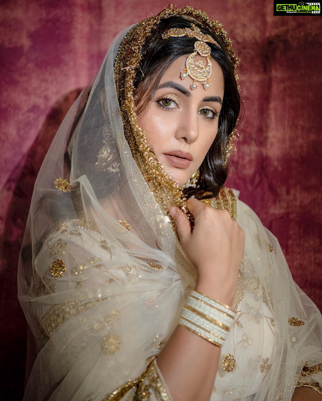 Hina Khan Instagram - Make it simple but significant