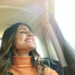 Hina Khan Instagram – Keep your face to the sun and you will never see the shadows.. First post of 2020 and I am in love with it.. #OurSweetConnection🌞  Coz She was made of sunlight 
Plzzz Shine on me this year too like always 😊
Bismillah 🙏