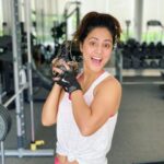 Hina Khan Instagram - My current best Fashion Accessory.. #MyWeights #GymGirl #FitGirl #WorkOutWithHinaKhan