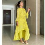 Hina Khan Instagram – Becoz this colour stands for sun 🌞 
Happy Diwali