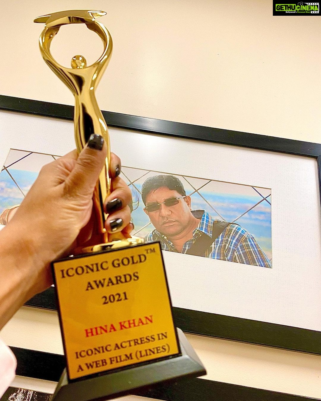 Hina Khan Instagram - Dad .. Wherever you are .. I am sure you know that .. it’s you who made it possible for me to come this far .. be who I am today as a person and a professional.. and a human being .. This is the first award you won’t be holding physically.. but I know .. this too is possible because of you .. So this .. and everything.. forever is for you.. Thank you for this gift dad.. #HappyDaughtersDay #DaddysStrongGirl #BestActress #WebFilm #LinesTheFilm A big thank you to all you guys out thr for always supporting me.. 🙏 #ShukranAllah Congratulations @rockyj1 @hirosfbf our first as co producers.. Congratulations to the entire Lines Team..