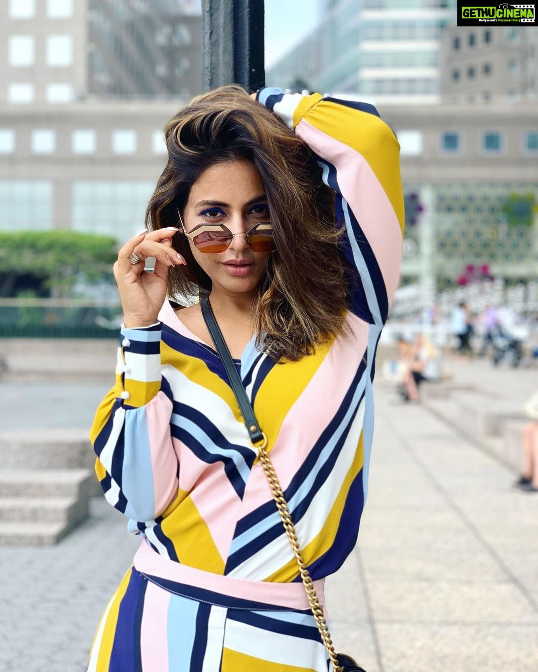 Hina Khan Instagram - She’s a mess of gorgeous chaos, and you can see it in her eyes 🐝