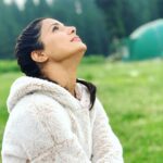 Hina Khan Instagram – Do not look around, Look Up!  #ThankYouGodForThisAmazingGift #CalledLife #SpreadLove #PositivityAlwaysWins #LookAtTheBrighterSide #BeTheLight #BeYou #LetsLiftEachOther
