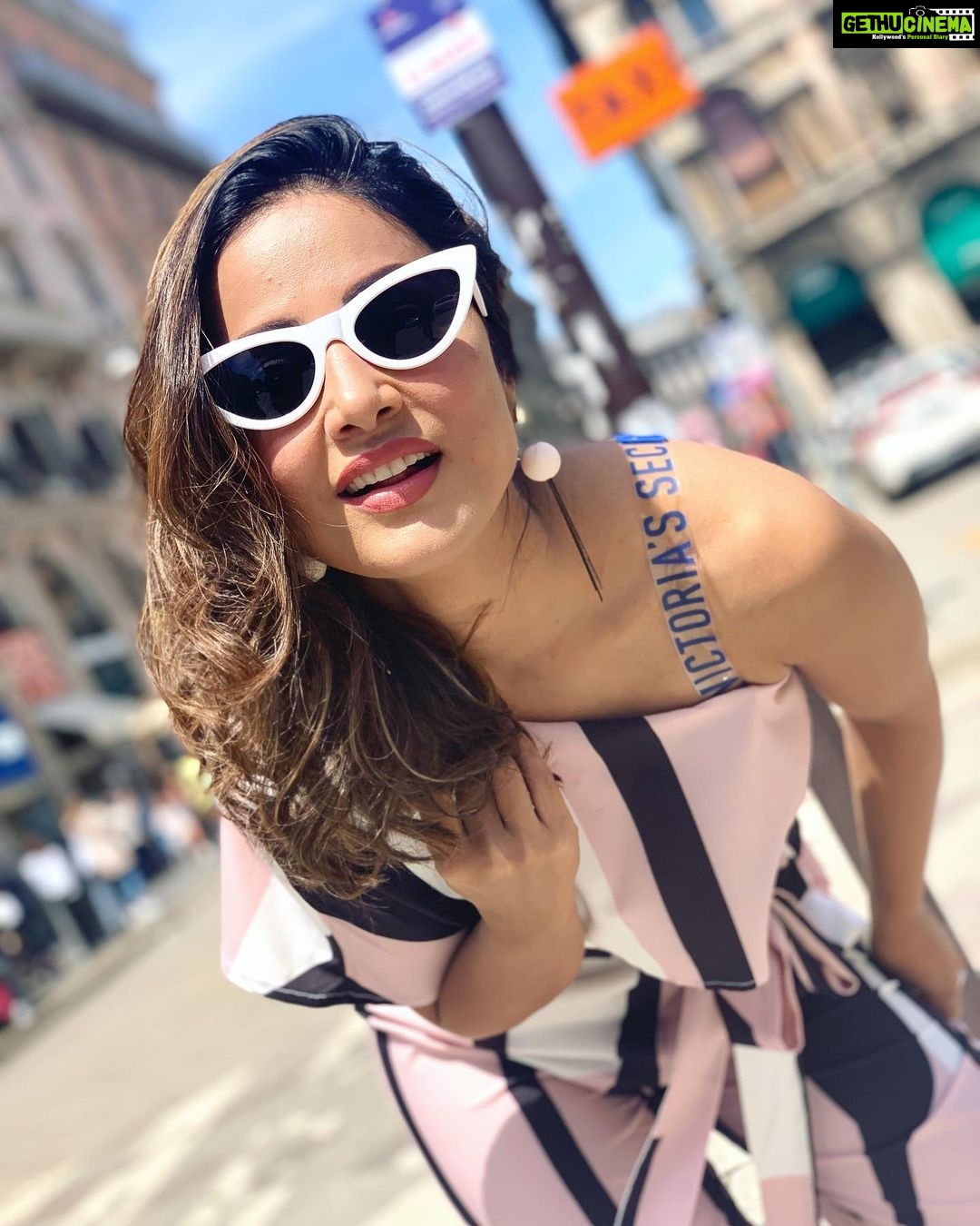 Hina Khan Instagram - Vibe high and the magic around you will unfold🙃