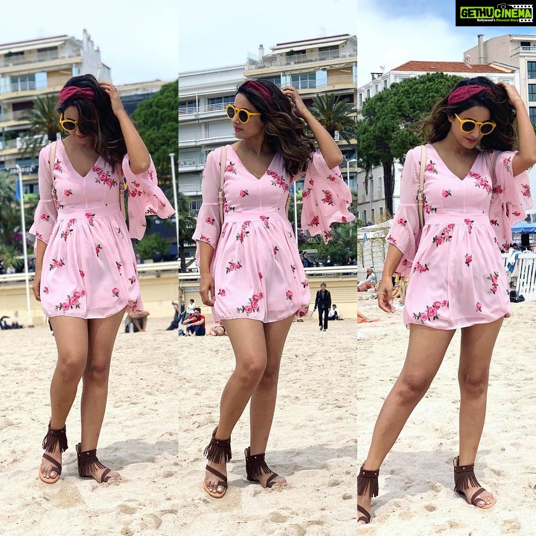 Hina Khan Instagram - Seas the day 🌊 #BeachVibes #Cannes2019