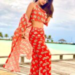 Hina Khan Instagram – Tropical state of mind..