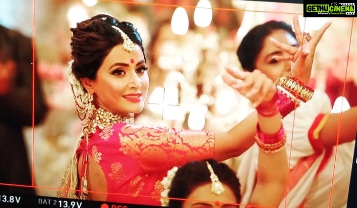 Hina Khan Instagram - #KomoSwag #Nikaaa stay tuned