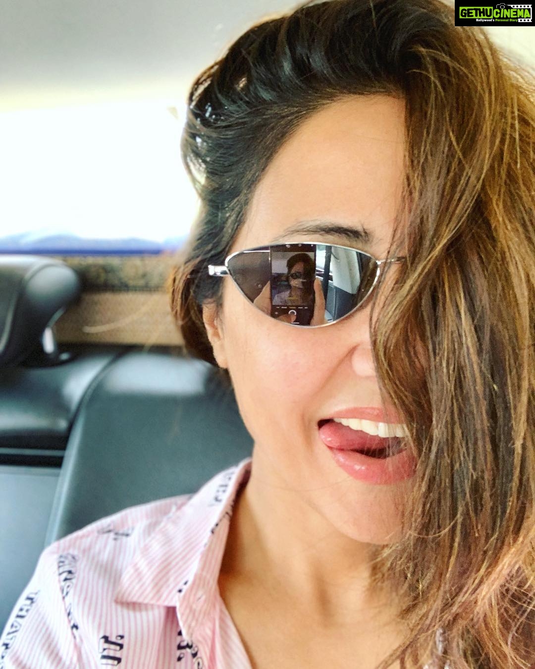 Hina Khan Instagram - Life is too short to always be serious.. #GoofyLittleKid #SmilePlease #ItCostsNothing ❤️