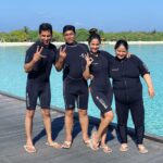 Hina Khan Instagram - We are all set in our wetsuits to kill the fear of depths and dive into happiness.. My mother dived today, yes she did, I am so so proud of you #MommyMermaid..we did it🙌 #FamilyDive #NeverStopExploring #Padi #Happiness #Moment #WanderLust #Khans #WeAreFamily @ikhanaamir
