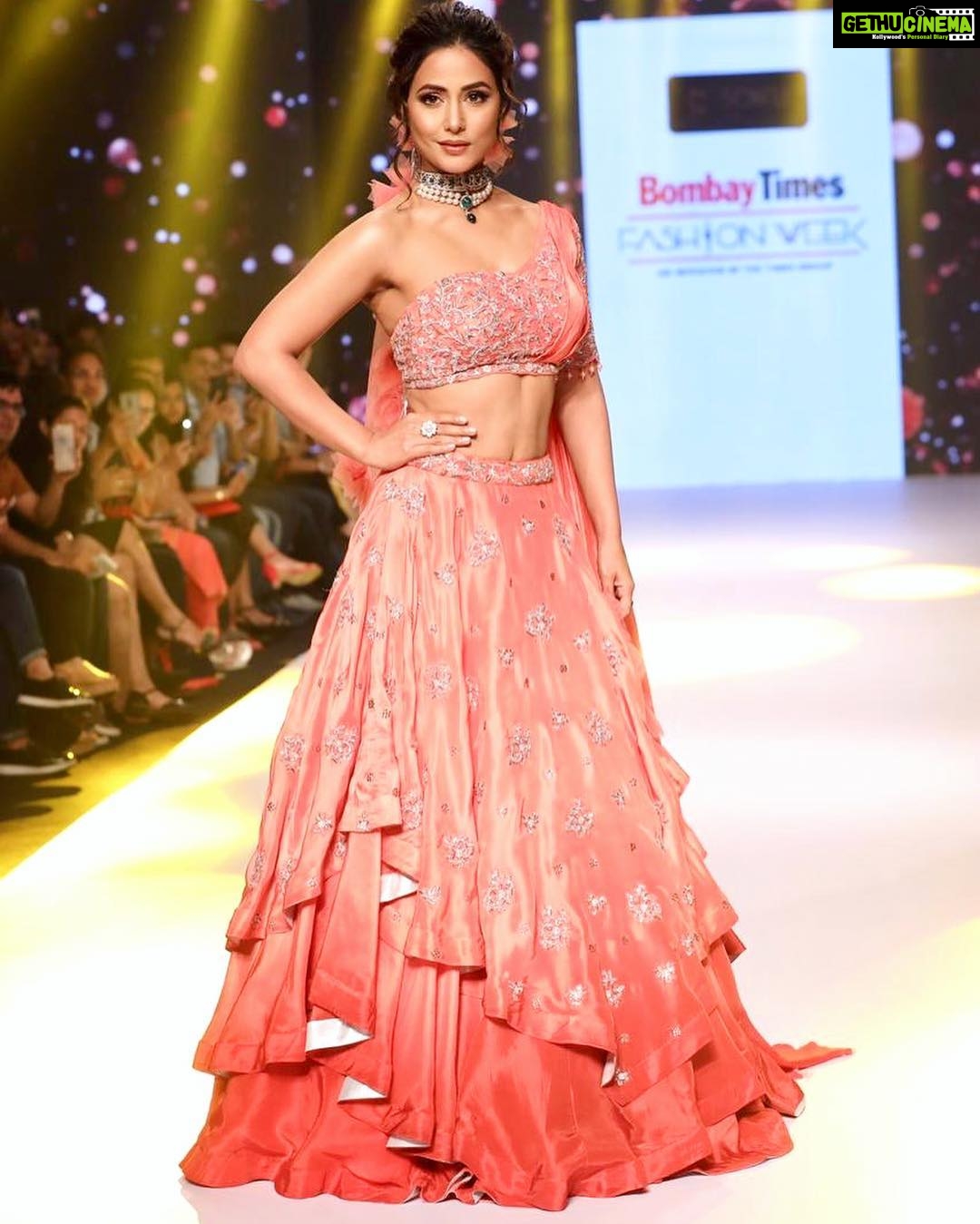 Hina Khan Instagram - Everyday is a fashion show and the world is your runway, so keeping my heels, head and standards high!! ShowStopper for @sonalijain_fashion at the @timesfashionweek #BombayTimesFashionWeek2019 @salehayohann @priyanksharmaaa ๐ธ by @tejpal_nagi