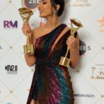 Hina Khan Instagram - #KomoSwag in @the_indian_telly_awards “ Impossible is just impossible until we decide to give our 100% and take upon challenges trusting our will and talent, I got this as a best actor when I played a protagonist and now for playing an antagonist Best Actor negative jury and popular (both) Thank you @the_indian_telly_awards and thank you @ektaravikapoor for giving me komolika❤️