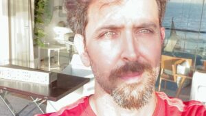 Hrithik Roshan Instagram - .
Get your shot of Sun. Every day. 10 mins. .
Find a way. 
#stayalert #mentalhealth #vitd #staybright #lockdowntips