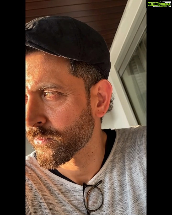Hrithik Roshan Instagram - Binge watching #SpecialOps! Take a bow @hotstarvip @neerajpofficial @kaykaymenon02 #Highlyrecommended #stayhome #staysafe