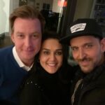Hrithik Roshan Instagram - Thank you for such a joyful night Gene and Pree. Happy birthday❤️. Was surreal seeing you at the top of your game here in LA. Have a super jaadu year! #bestnight #oldfriendsarethebestfriends #newfriendsmade #loveyou