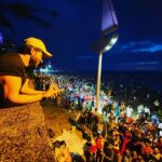 Hrithik Roshan Instagram - Happy Chhath Puja to all the devotees who are undergoing the tough rituals of this great festival. Sending my love to all of you and my thanks to those who took a moment to interact with me at the beach today. 🙏🏻