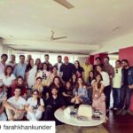 Hrithik Roshan Instagram – True that ! Thanks Farah for being the best host ever! 
#Repost @farahkhankunder with @get_repost
・・・
The friends who eat together Stay together.. #sundaylunch #toomanytotag #lifeisgood btw @shirishkunder was very much there.. just skips the pics