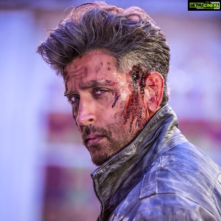 Hrithik Roshan Instagram - . What about the war within? There is no war within . But then the look in his eyes gives it all away . . . - Gethu Cinema Hrithik Roshan Instagram - . What about the war within? There is no war within . But then the look in his eyes gives it all away . . . - Gethu Cinema