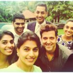 Hrithik Roshan Instagram - When friends feel like family. Amazing people+amazing food =amazing day! #memories #automaticfun