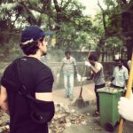 Hrithik Roshan Instagram - #swachhbharat I started cleaning my own surroundings and learnt so much. Started with my lanes in juhu.