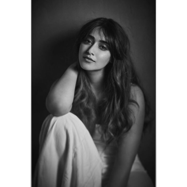 Ileana D'Cruz Instagram - How I look at French toast in the morning....hazy eyed and sleepy with a bit of drool on the side • • • 📸 @rohanshrestha ✨