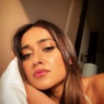 Ileana D'Cruz Instagram - Yes I know it’s midday. No I don’t want to get out of bed. #itstheweekendbaby #slumbersaturday