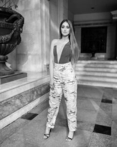 Ileana D'Cruz Instagram - In @frolovheart @hm @anaqajewels @trufflecollectionindia 
Makeup @divyachablani15 
Hair by @themadhurinakhale
Style team @chandiniw @namrata_h @styledbystaceycardoz
