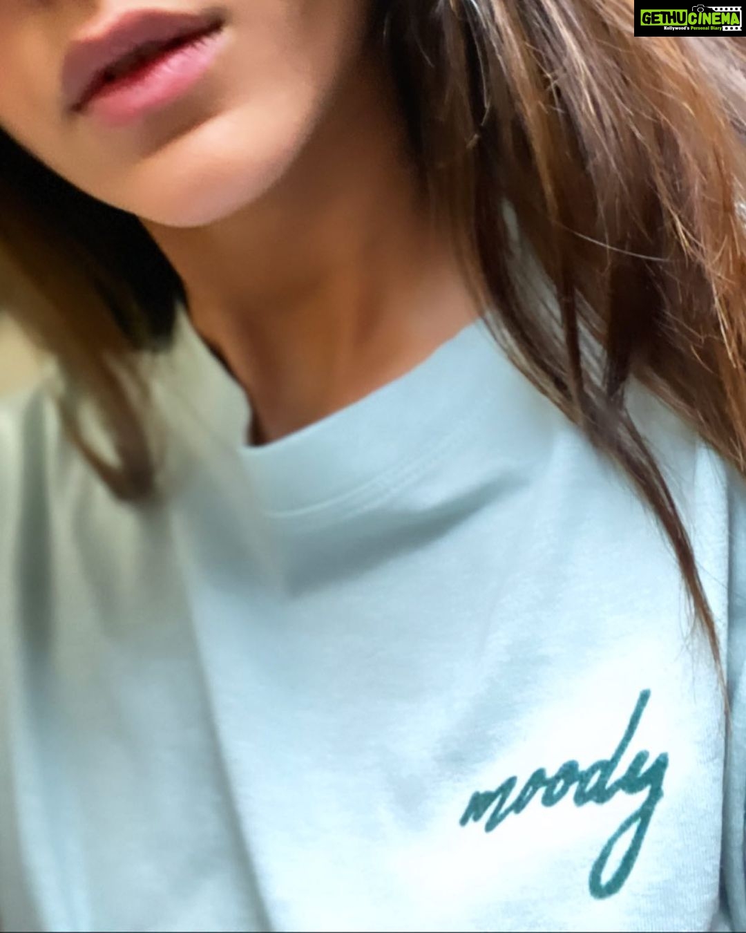 Ileana D'Cruz Instagram - मूडी #moody