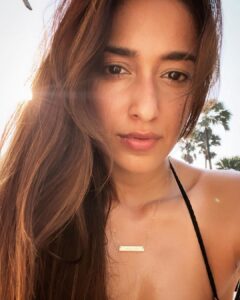 Ileana D'Cruz Instagram - How I look without mascara 🐼 🐹 ➡️