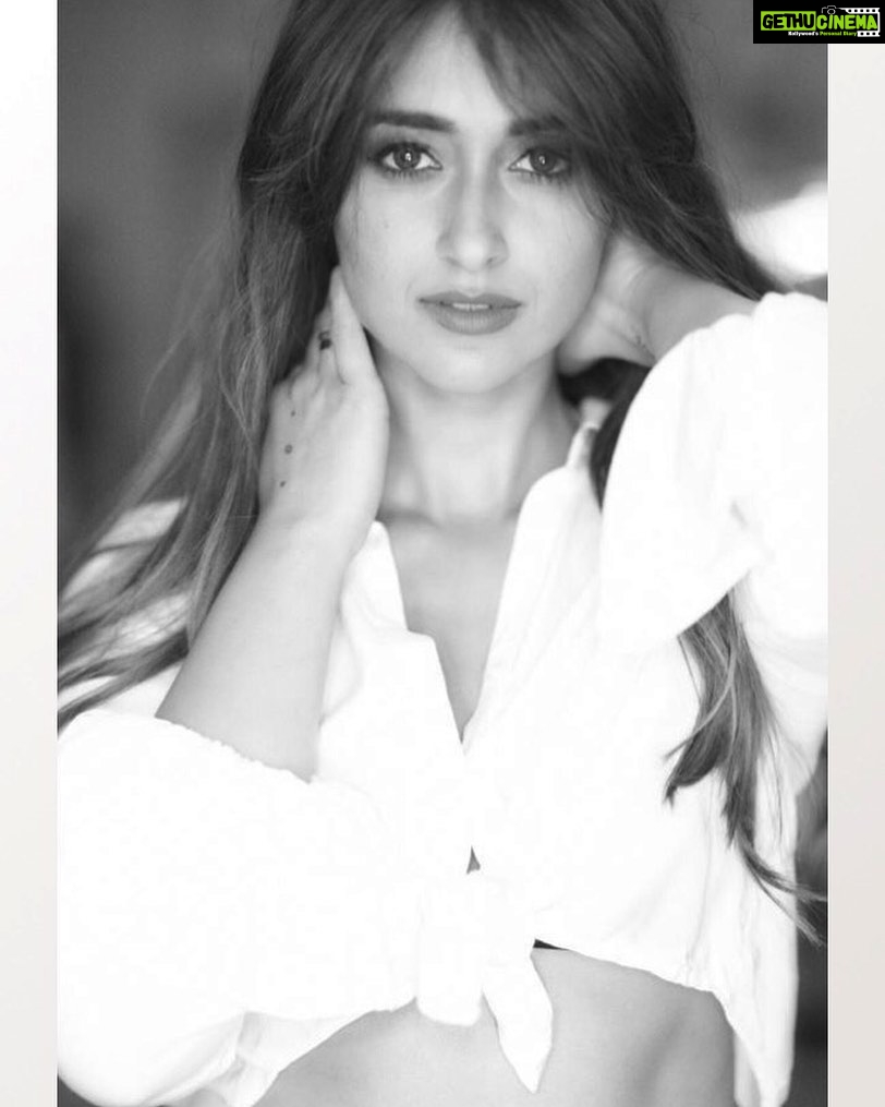 Ileana D'Cruz Instagram - You’re not selfish for wanting to be treated well 🖤 • • • 📸 @avigowariker