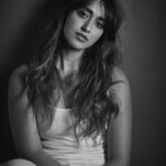 Ileana D'Cruz Instagram - Long languorous days 🖤 • 📸 @rohanshrestha