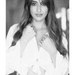 Ileana D'Cruz Instagram - Always so much fun shooting with you Avi! Totally worth it even though I was so bloody exhausted haha #Repost @avigowariker ・・・ #PostPackUpShot with one of the prettiest faces out there... this is how @ileana_official looks after a gruelling 14 hour shoot !! . . @sonyalphain #sonyalphain #sonya7riii @profotoglobal #profoto #profotoindia ‪#ileanadcruz #shootdiaries #shootmood #shootlife #onset #blackandwhite #bnw #blackandwhitephotography #monochrome #expression #peopleinframe #moment #quietthechaos #portrait #portrait_mood #portraitphotography #celebrityphotography #bollywoodlife #bollywoodcelebrity #photoshoot #photooftheday #postthepeople #photogram