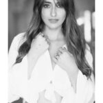 Ileana D’Cruz Instagram – Always so much fun shooting with you Avi! Totally worth it even though I was so bloody exhausted haha

#Repost @avigowariker
・・・
#PostPackUpShot with one of the prettiest faces out there… this is how @ileana_official looks after a gruelling 14 hour shoot !!
.
.
@sonyalphain #sonyalphain #sonya7riii @profotoglobal #profoto #profotoindia ‪#ileanadcruz #shootdiaries #shootmood #shootlife #onset #blackandwhite #bnw #blackandwhitephotography #monochrome #expression #peopleinframe #moment #quietthechaos #portrait #portrait_mood #portraitphotography #celebrityphotography #bollywoodlife #bollywoodcelebrity #photoshoot #photooftheday #postthepeople #photogram