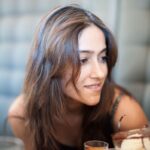 Ileana D'Cruz Instagram - My face at a restaurant when I see what the person at the next table is having 🤤😋 #busted #gimme #foodie - 📸@andrewkneebonephotography ♥️