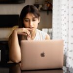 Ileana D’Cruz Instagram – Mesmerised 😍😍😍 #macbookair #apple 📸 @andrewkneebonephotography