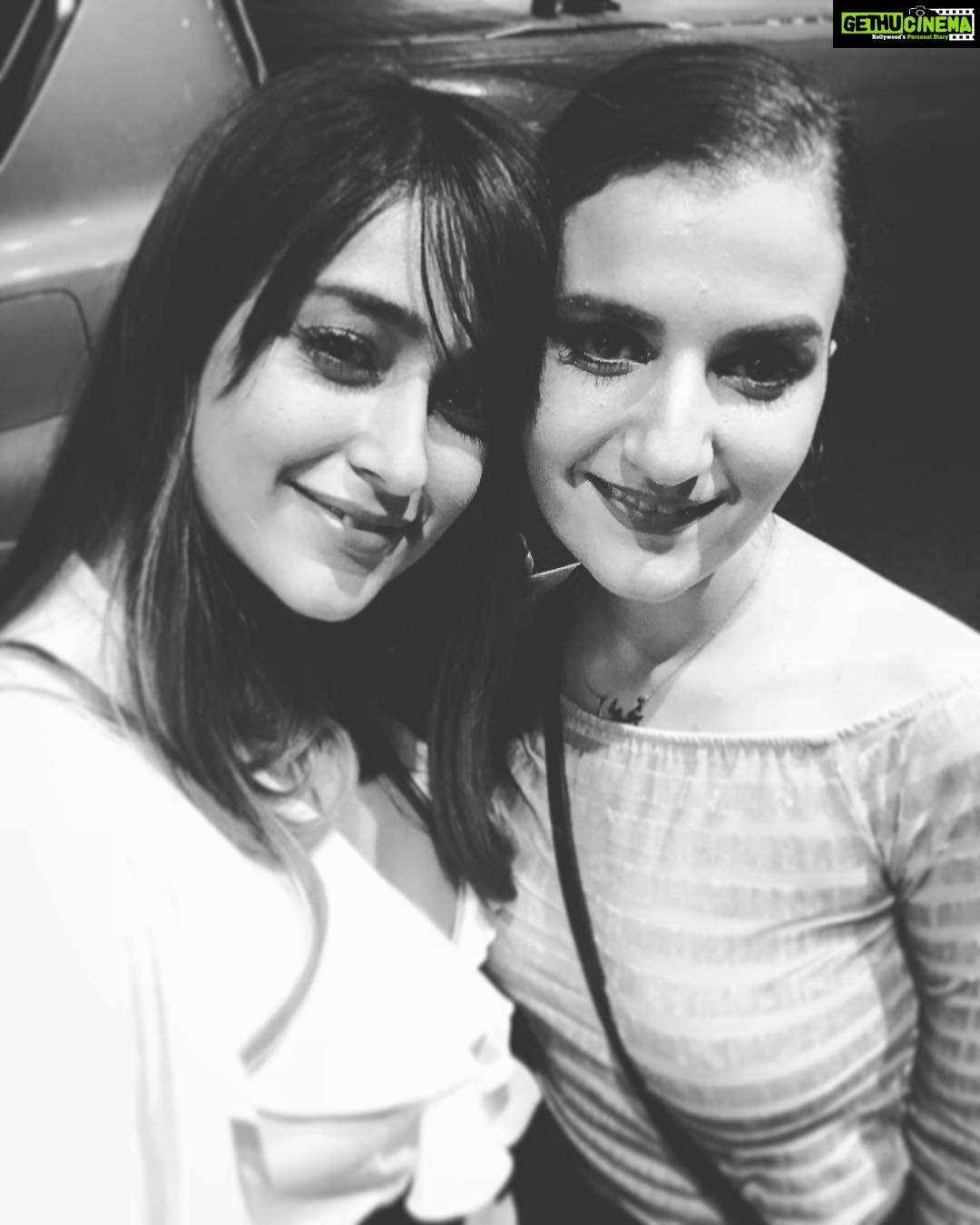 Ileana D'Cruz Instagram - Finally got to meet this beauty ♥️