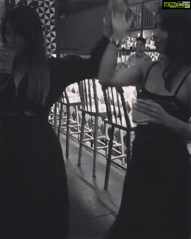 Ileana D'Cruz Instagram - When you missed boo and you wanna dance but you wanna drink too 💃🏻🍷🍸 @pvijan #tbt #bestie #danceallnight