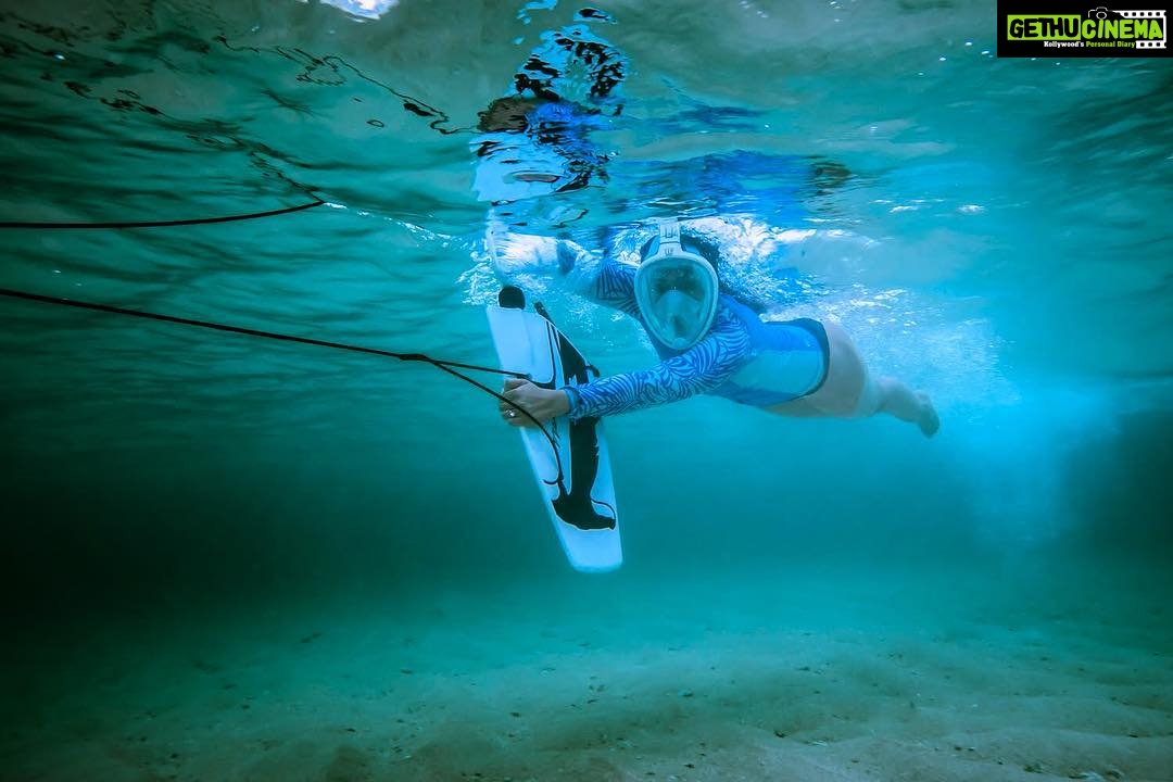 Ileana D'Cruz Instagram - Everyone loves to fly, but it’s even better when it’s beneath the waves of beautiful Fiji. Come Sub-wing your way to Happiness! 📷 @bhushanbagadiapositives #fijinow #fijihappy #Ileanainfiji #bulahappiness