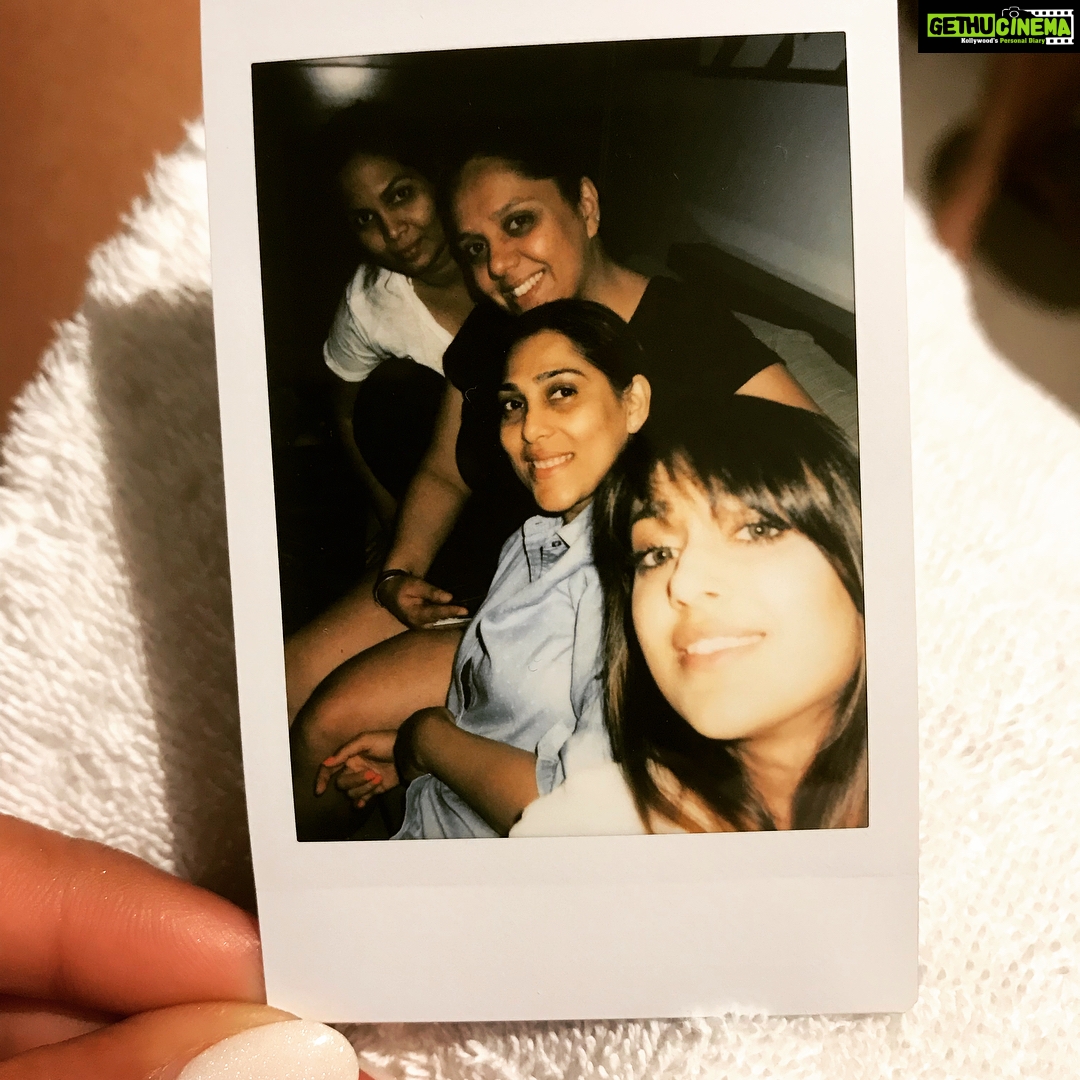 Ileana D'Cruz Instagram - @divyachablani15 Divsieeee!!! Happy happy birthday you crazy lovely person you!!! I love having you in my life and as part of our crazy girl gang! Miss you and love you lots!!!! 😘😘😘♥️♥️♥️