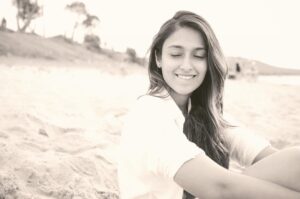 Ileana D'Cruz Instagram - My face when I know it’s a holiday tomorrow and I can sleep in 😌
📷 @andrewkneebonephotography