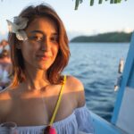 Ileana D'Cruz Instagram - Happiest by the sea, with sandy toes and wind blown hair, soaking in the sun ☀️♥️🌊 @turtlefiji #sunshine #tanlines #beachbum #sunsandsea #fiji #turtleislandfiji #throwback 📷 @andrewkneebonephotography 😍 Turtle Island Fiji
