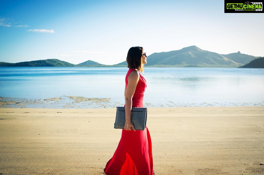 Ileana D'Cruz Instagram - Strutting off to get a tan 🏃🏻♀️ #throwback #tbt #fiji #beachbum #tanlines #sandytoes #windswepthair #needtogoback 📷: @andrewkneebonephotography Turtle Island Fiji